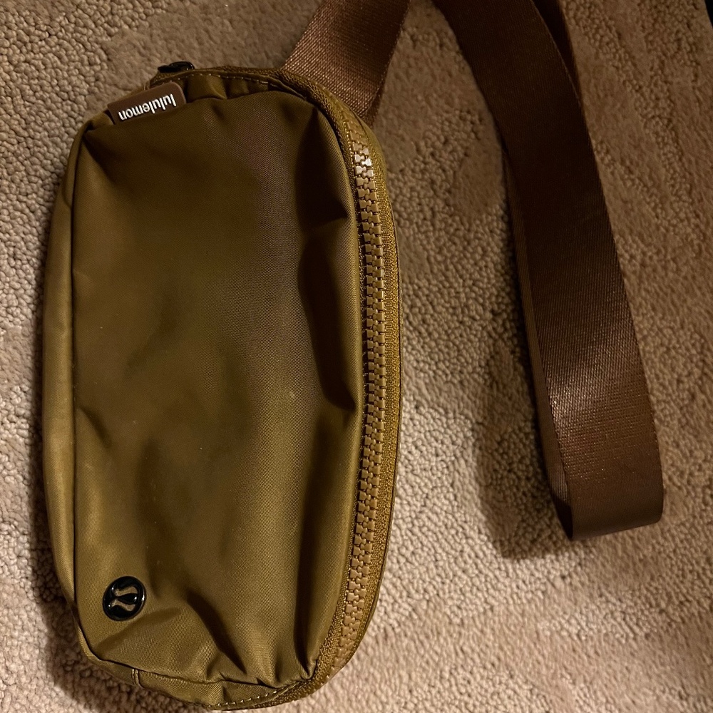 Lululemon everywhere bag
